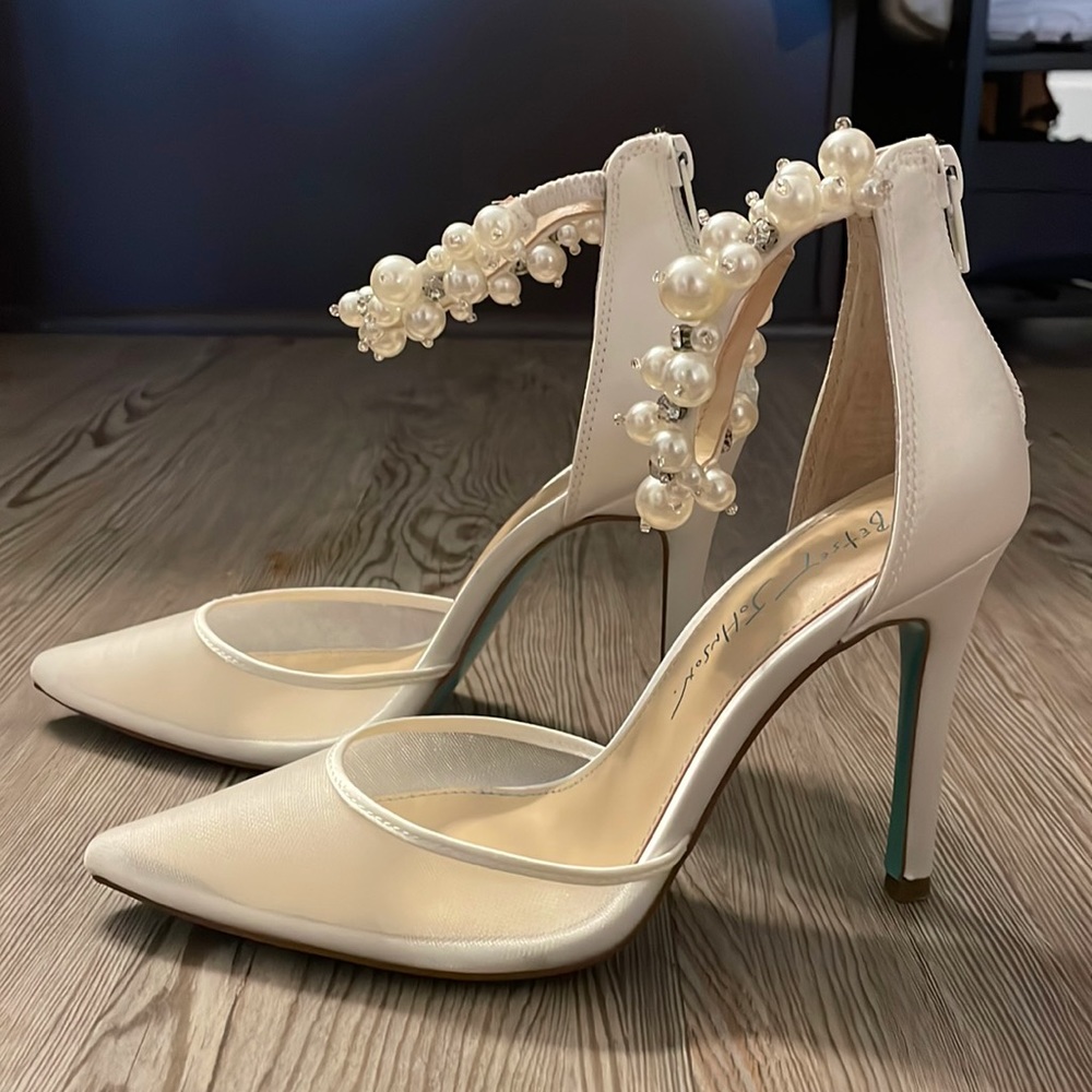 Betsy Johnson Ellah Pump